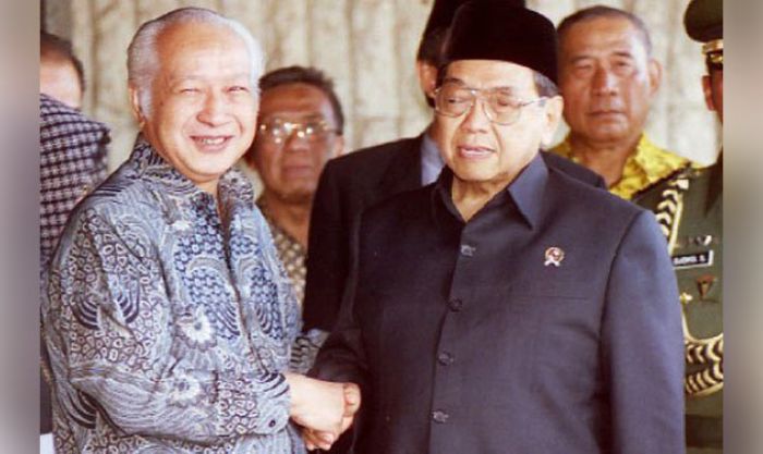 Anekdot Gus Dur: Sering Kritik Pemerintah, Gus Dur Dicekal pada Acara PMII Jatim Anekdot Gus Dur: Sering Kritik Pemerintah, Gus Dur Dicekal pada Acara PMII Jatim