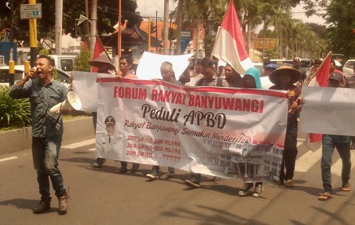 APBD Defisit, FRBP Geruduk Pemkab dan DPRD Banyuwangi APBD Defisit, FRBP Geruduk Pemkab dan DPRD Banyuwangi