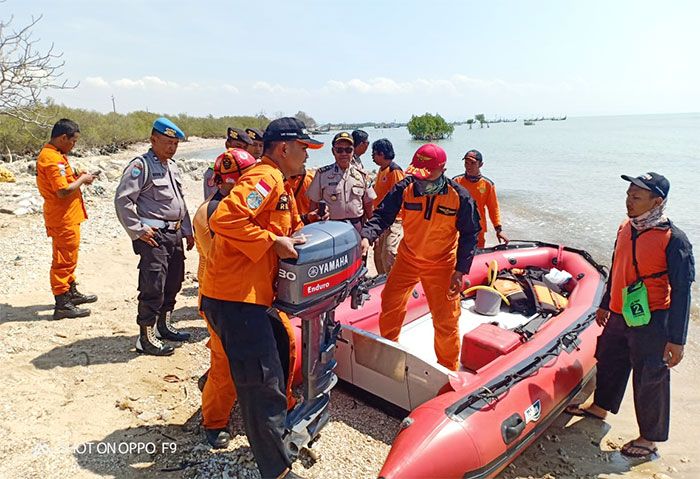 Tim SAR Gabungan di Pamekasan Lakukan Pencarian Korban KM Cahaya Bahari yang Hilang Tim SAR Gabungan di Pamekasan Lakukan Pencarian Korban KM Cahaya Bahari yang Hilang