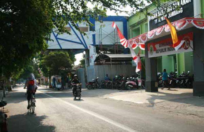 Bangun Jembatan Penghubung, RS Muslimat Jombang Disoal Bangun Jembatan Penghubung, RS Muslimat Jombang Disoal