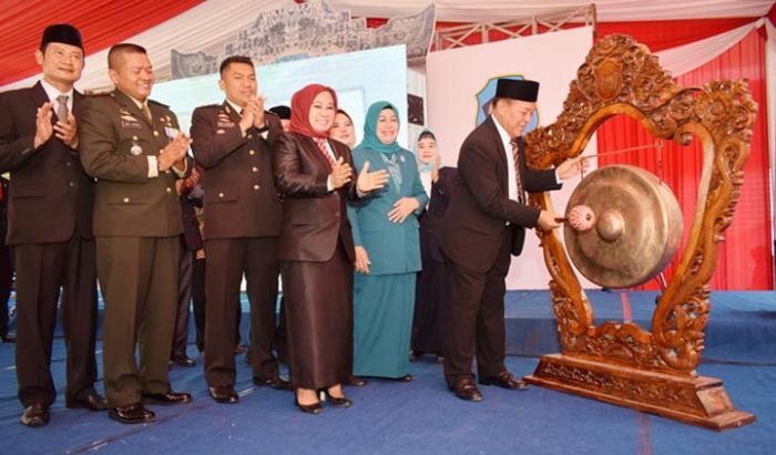 Mebeler Belum Siap, Bupati Fadeli Resmikan Gedung Baru Pemkab Lamongan Mebeler Belum Siap, Bupati Fadeli Resmikan Gedung Baru Pemkab Lamongan