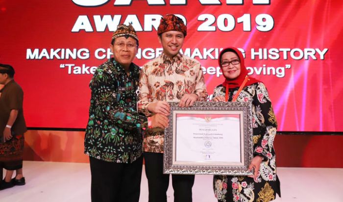 Jombang Terima Penghargaan SAKIP Award Jombang Terima Penghargaan SAKIP Award