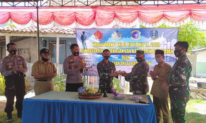 ​TNI AL Batuporon Lakukan Karya Bhakti Program Rutilahu di Desa Padelegan Pamekasan