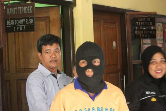 Layani Jasa Pembuatan Surat Palsu, Warga Doromukti Ditangkap Polisi Layani Jasa Pembuatan Surat Palsu, Warga Doromukti Ditangkap Polisi