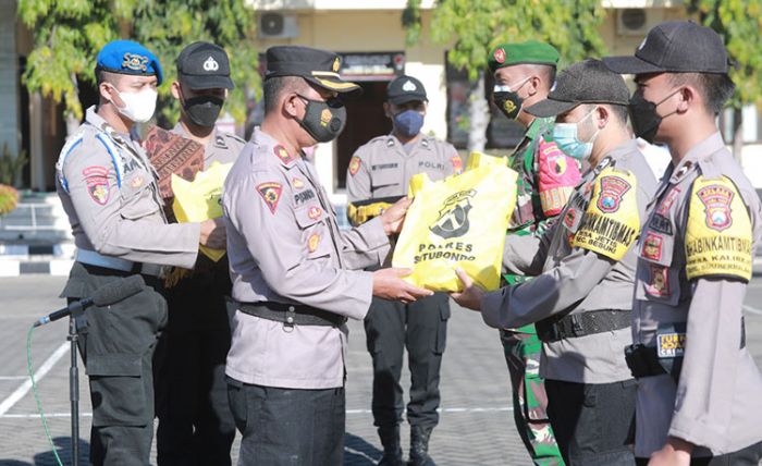 PPKM Level 4, Polres Situbondo Sebar 51 Ton Beras untuk Warga Terdampak PPKM Level 4, Polres Situbondo Sebar 51 Ton Beras untuk Warga Terdampak