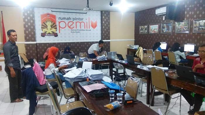 Input Situng di KPU Kota Kediri Capai 93 Persen Input Situng di KPU Kota Kediri Capai 93 Persen