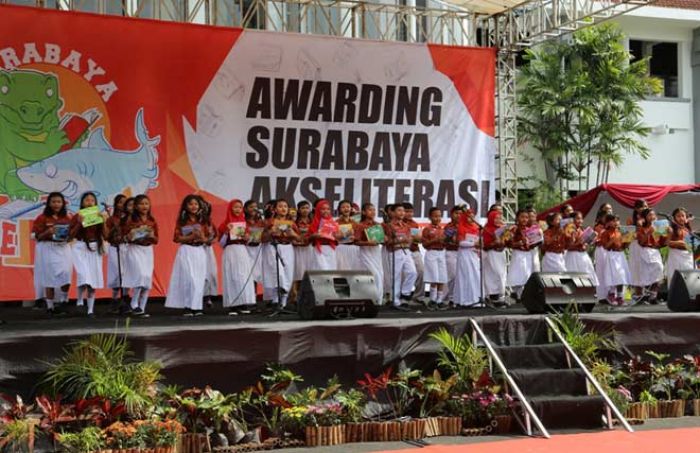 Pemkot Beri Apresiasi untuk Para “Pahlawan Literasi” di Surabaya Pemkot Beri Apresiasi untuk Para “Pahlawan Literasi” di Surabaya
