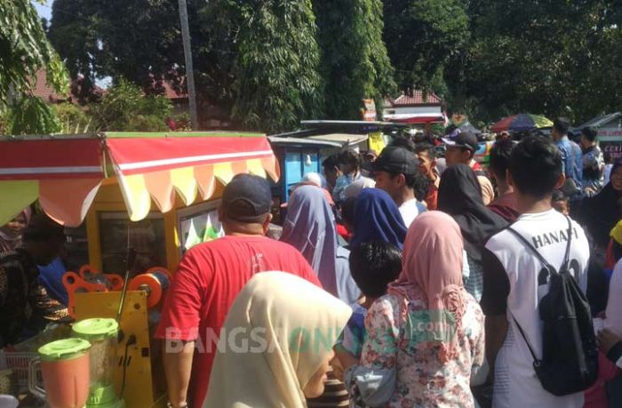Makan Gratis Warnai Pelepasan Emil Dardak Makan Gratis Warnai Pelepasan Emil Dardak