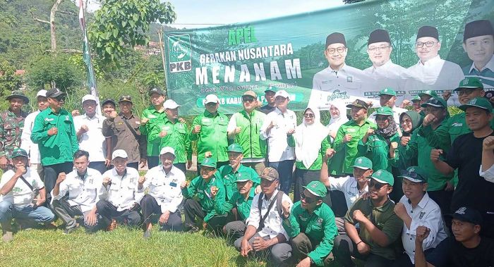 Hijaukan Lereng Gunung Penanggungan, DPC PKB Kabupaten Pasuruan Tanam 3.500 Bibit Pohon