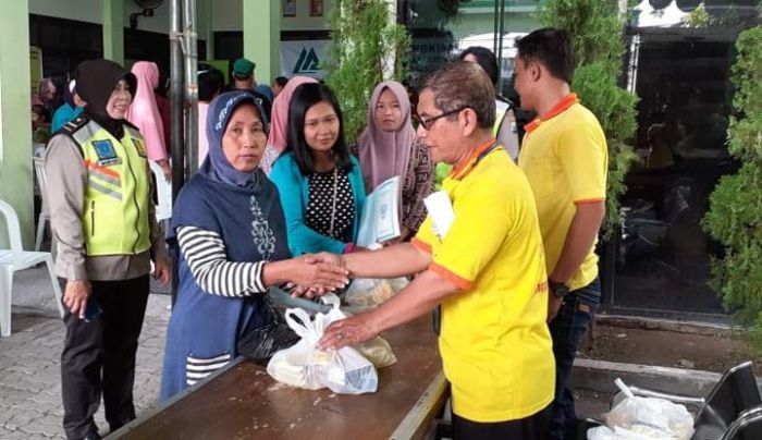 Sambut Lebaran, Megasurya Bagikan Ribuan Bingkisan untuk Warga Sekitar Sambut Lebaran, Megasurya Bagikan Ribuan Bingkisan untuk Warga Sekitar