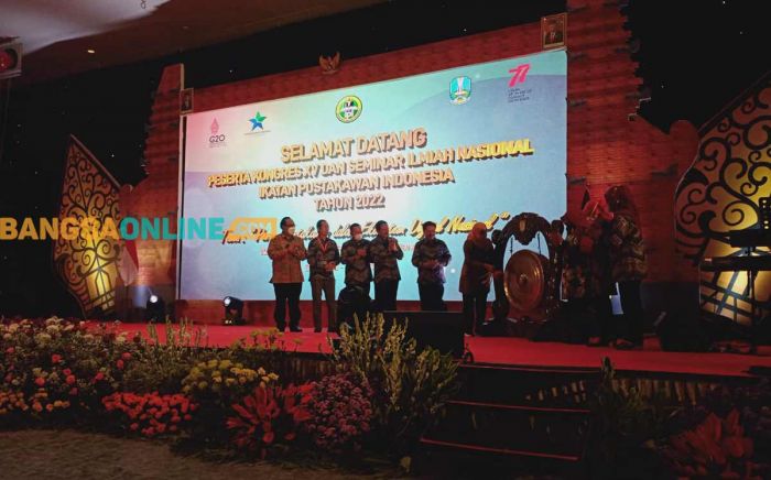 Buka Kongres XV IPI, Khofifah Tekankan Pentingnya Peningkatan Literasi dan Ekosistem Digital Buka Kongres XV IPI, Khofifah Tekankan Pentingnya Peningkatan Literasi dan Ekosistem Digital
