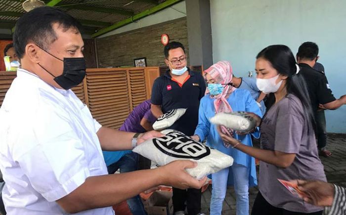 Politikus Partai Gerindra Berbagi, H. Satib: Ini Sudah Jadi Rutinitas Jelang Hari Raya Politikus Partai Gerindra Berbagi, H. Satib: Ini Sudah Jadi Rutinitas Jelang Hari Raya