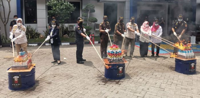 Pemkab dan Bea Cukai Gresik Kompak Perangi Rokok Ilegal Pemkab dan Bea Cukai Gresik Kompak Perangi Rokok Ilegal