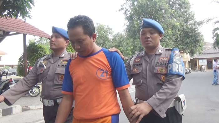 Tega Cabuli Dua Siswinya, Guru SD di Sumobito Jombang Diringkus Polisi Tega Cabuli Dua Siswinya, Guru SD di Sumobito Jombang Diringkus Polisi