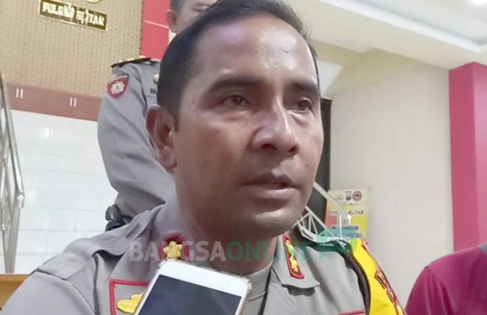 Tersangka Pembunuhan Istri dan Anak di Blitar Sempat Berikan Ajaran Menyimpang ke Jamaah Masjid Tersangka Pembunuhan Istri dan Anak di Blitar Sempat Berikan Ajaran Menyimpang ke Jamaah Masjid