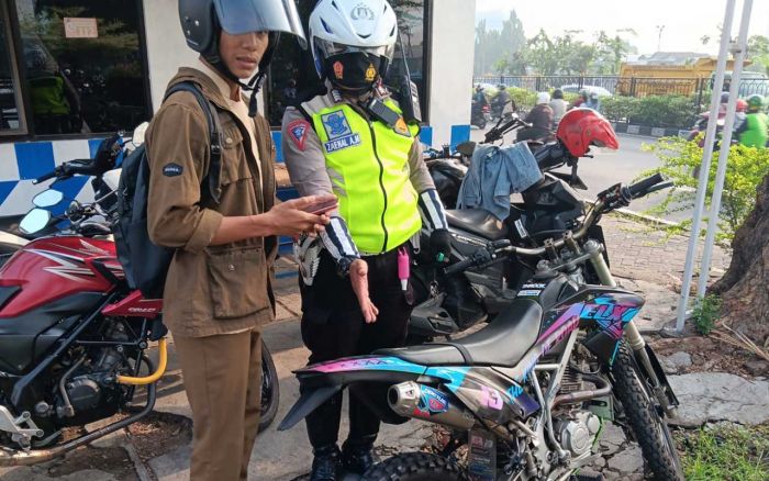 Jelang Nataru Polrestabes Gelar Razia Kendaraan, 87 Sepeda Motor Diamankan Jelang Nataru Polrestabes Gelar Razia Kendaraan, 87 Sepeda Motor Diamankan