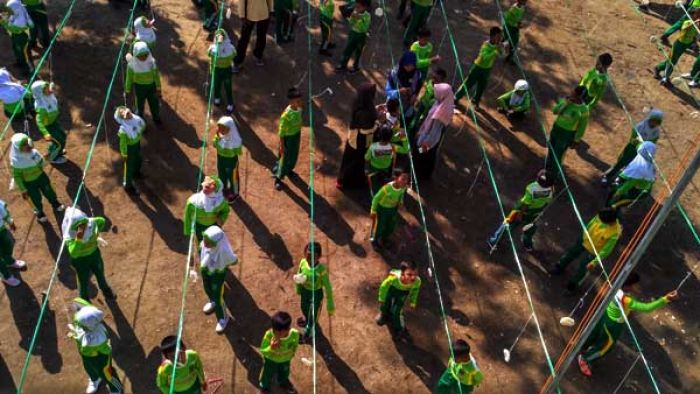 MINU Walisongo Bojonegoro Gelar Lomba Makan Kerupuk Masal MINU Walisongo Bojonegoro Gelar Lomba Makan Kerupuk Masal