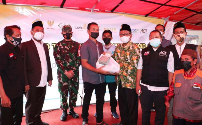 Donasi ke Posko Darurat Gresik Untuk Warga Terdampak PPKM Darurat Terus Berdatangan Donasi ke Posko Darurat Gresik Untuk Warga Terdampak PPKM Darurat Terus Berdatangan