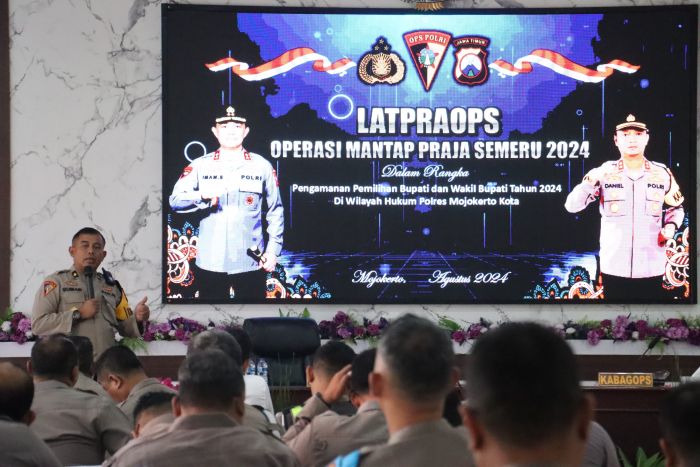 Kapolres Mojokerto Kota Pimpin Latpraops Jelang Tahapan Pilkada Serentak 2024 Kapolres Mojokerto Kota Pimpin Latpraops Jelang Tahapan Pilkada Serentak 2024