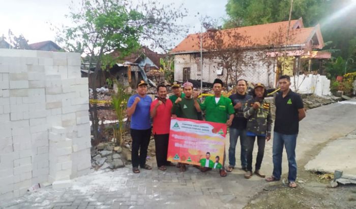 PAC Ansor Dukun Bantu 4.000 Bata Ringan untuk 3 Korban Rumah Terbakar di Baron PAC Ansor Dukun Bantu 4.000 Bata Ringan untuk 3 Korban Rumah Terbakar di Baron