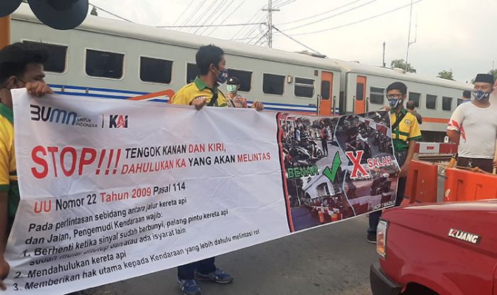 Peringati Hari Pahlawan, KAI Daop 7 Madiun Gandeng Komunitas Daop Pitoe Sosialisasikan Keselamatan Peringati Hari Pahlawan, KAI Daop 7 Madiun Gandeng Komunitas Daop Pitoe Sosialisasikan Keselamatan
