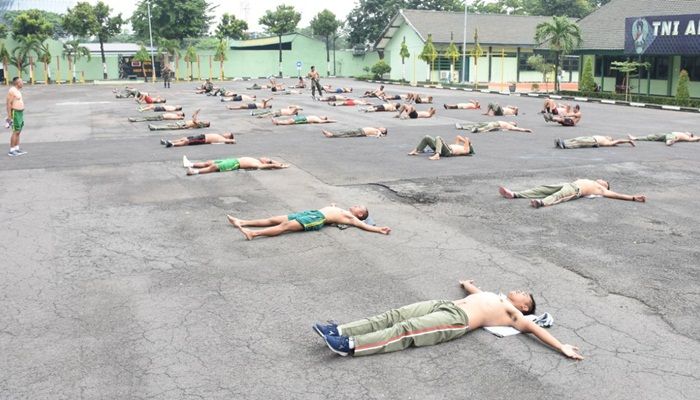 Tangkal Corona, Prajurit Korem 084/Bhaskara Jaya Berjemur Massal Tangkal Corona, Prajurit Korem 084/Bhaskara Jaya Berjemur Massal