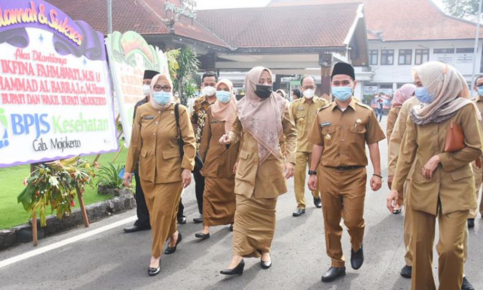 Pimpin Apel Pagi, Bupati Ikfina Instruksikan ASN Kerja Cepat, Tepat, dan Berkualitas Pimpin Apel Pagi, Bupati Ikfina Instruksikan ASN Kerja Cepat, Tepat, dan Berkualitas