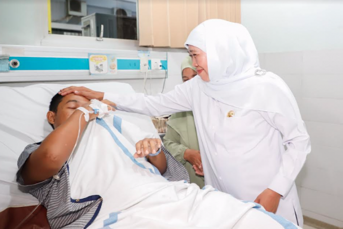 Gubernur Khofifah Hadiri Doa dan Tahlil Korban Kecelakaan Tol Ngawi SMAN 1 Sidoarjo Gubernur Khofifah Hadiri Doa dan Tahlil Korban Kecelakaan Tol Ngawi SMAN 1 Sidoarjo