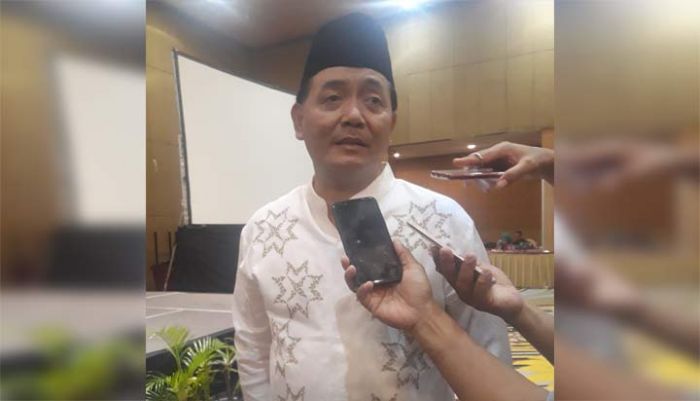 Gubernur dan Alumni UNS di Jatim Buka Puasa Bersama dan Santuni 200 Anak Yatim Gubernur dan Alumni UNS di Jatim Buka Puasa Bersama dan Santuni 200 Anak Yatim