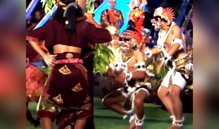Parade Kuwung di Harjaba ke-248, Jadikan Banyuwangi Malam Hari bak Pelangi Bertabur Warna Parade Kuwung di Harjaba ke-248, Jadikan Banyuwangi Malam Hari bak Pelangi Bertabur Warna
