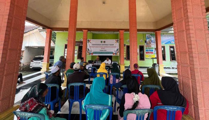 Kantah Kabupaten Pasuruan Bagikan 212 Sertifikat di Desa Sukorame Kantah Kabupaten Pasuruan Bagikan 212 Sertifikat di Desa Sukorame