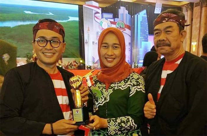 Pamekasan Terima Penghargaan sebagai Kabupaten Layak Pemuda dari Menpora Pamekasan Terima Penghargaan sebagai Kabupaten Layak Pemuda dari Menpora