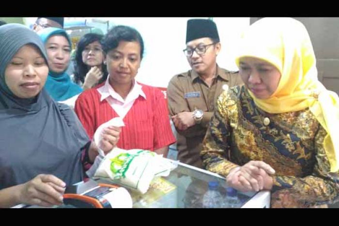 Mensos Khofifah Resmikan e-Warung Kedua di Kota Malang, Salurkan Bantuan Nontunai kepada 200 KPM PKH