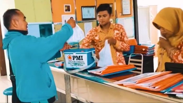 Inovasi Ojek Darah Online RSUD Ngimbang Sabet Penghargaan Bupati Lamongan Inovasi Ojek Darah Online RSUD Ngimbang Sabet Penghargaan Bupati Lamongan