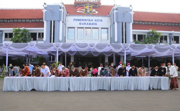 Kembangakan UMKM di Surabaya, Wali Kota Eri Teken MoU dengan 15 Stakeholder Kembangakan UMKM di Surabaya, Wali Kota Eri Teken MoU dengan 15 Stakeholder