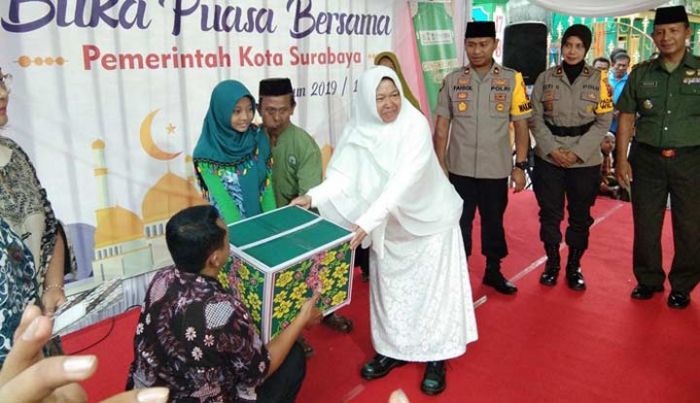 Awali Safari Ramadan, Risma ​Gelar Bukber di Eks Lokalisasi Dupak Bangunsari