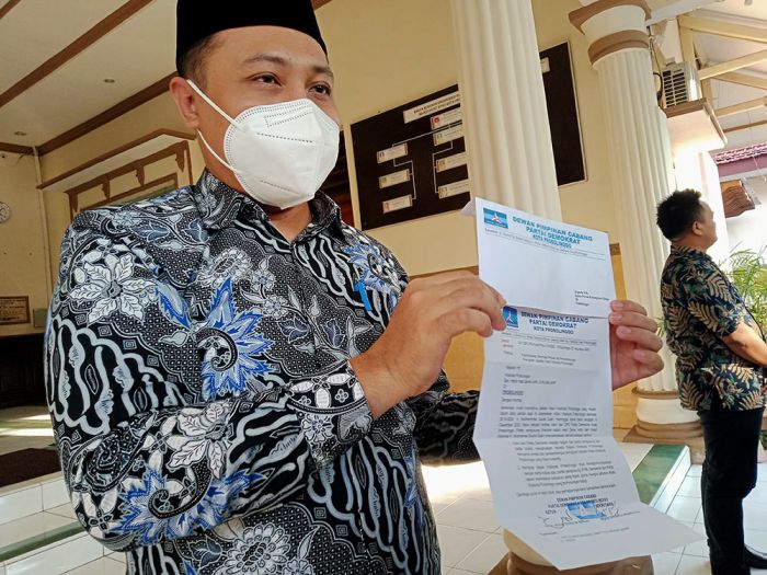 Ketua DPRD Kota Probolinggo Minta Surat dari Partai Demokrat Soal Kekosongan Wawali Direvisi Ketua DPRD Kota Probolinggo Minta Surat dari Partai Demokrat Soal Kekosongan Wawali Direvisi