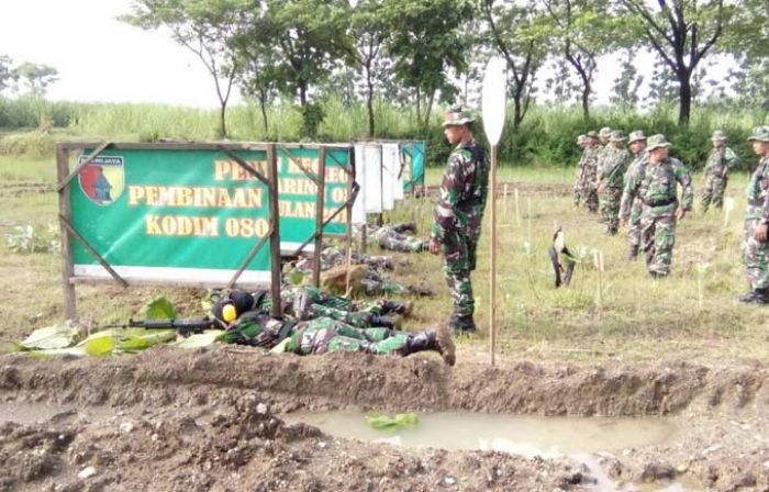 Anggota Kodim Ngawi Gelar Latihan Rutin Menembak Anggota Kodim Ngawi Gelar Latihan Rutin Menembak