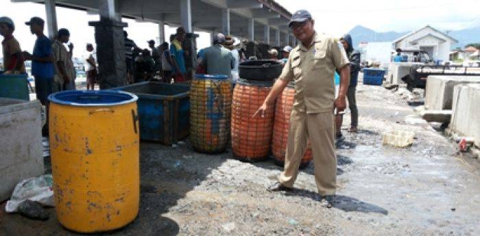 Plesteran Rusak, TPI Paiton Kumuh dan Bau Busuk Plesteran Rusak, TPI Paiton Kumuh dan Bau Busuk