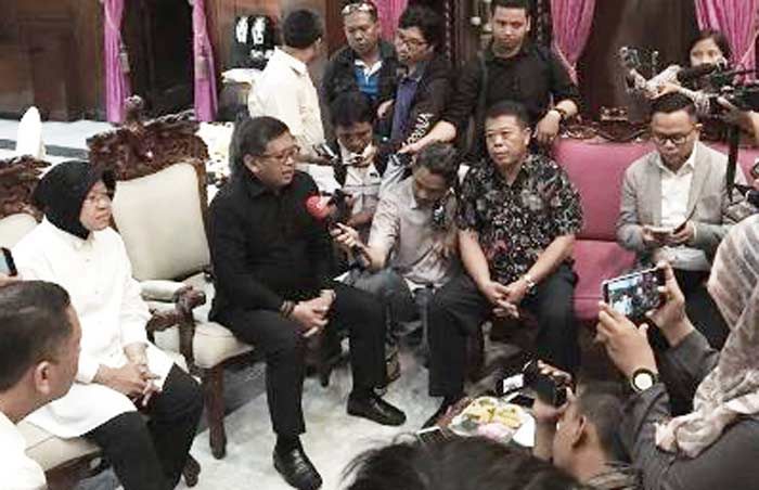 Hasto Beri Sinyal Maju Pilgub Jatim, Risma: Tunggu Tanggal Mainya Hasto Beri Sinyal Maju Pilgub Jatim, Risma: Tunggu Tanggal Mainya