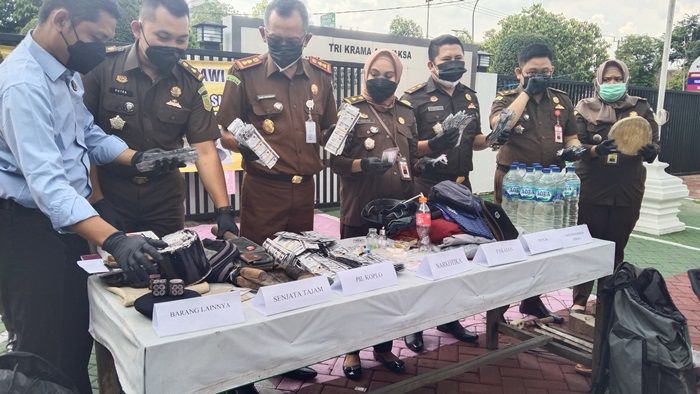 Kejari Ngawi Musnahkan Barang Bukti yang Telah Inkracht Kejari Ngawi Musnahkan Barang Bukti yang Telah Inkracht