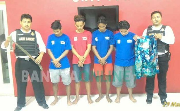 Tersinggung Dikira Menantang, 7 Remaja Keroyok 2 Korban yang Salah Satunya masih Bocah SMP Tersinggung Dikira Menantang, 7 Remaja Keroyok 2 Korban yang Salah Satunya masih Bocah SMP