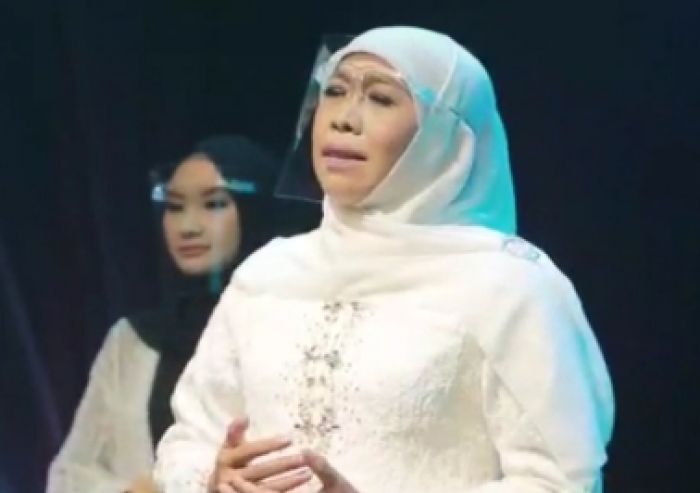 ​Menyentuh, Gubernur Khofifah Nyanyikan Lagu Palestina, Minta Penganut Yahudi, Nasrani, Islam Damai