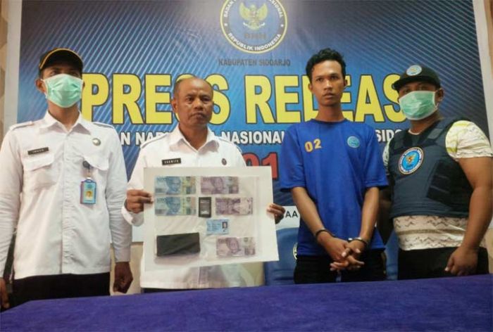 BNN Sidoarjo Amankan Pemakai Sabu, Incar Pejabat yang Diduga Terlibat Peredaran Narkoba BNN Sidoarjo Amankan Pemakai Sabu, Incar Pejabat yang Diduga Terlibat Peredaran Narkoba