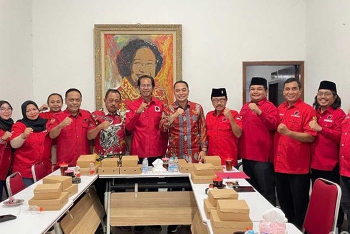 Penjaringan Bacawali PDIP Surabaya, Eri: Saya Daftar Bersama Pak Armuji Penjaringan Bacawali PDIP Surabaya, Eri: Saya Daftar Bersama Pak Armuji