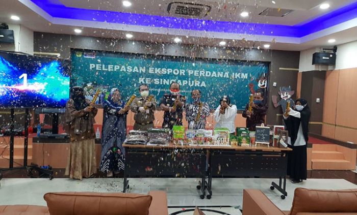 Dobrak Pasar Global, Bea Cukai Madura Bersama IKM Ekspor Enam Produk Unggulan ke Singapura