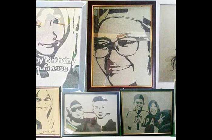 Meski Tak Lagi Ngetren, Mahasiswa PGSD UM Tetap Jalankan Usaha Lukis Pasir Meski Tak Lagi Ngetren, Mahasiswa PGSD UM Tetap Jalankan Usaha Lukis Pasir