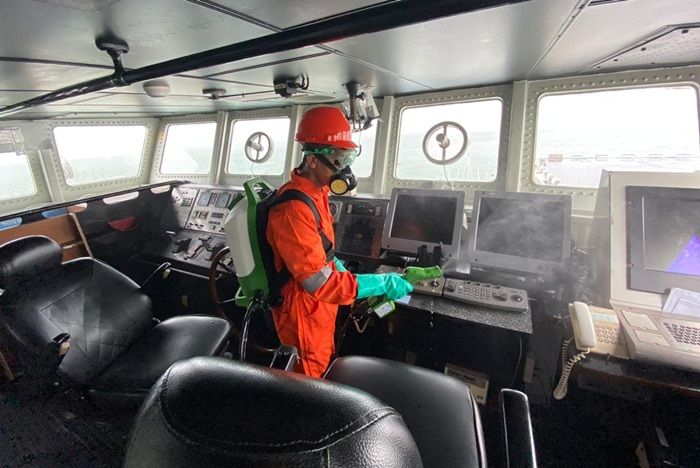 Cegah Dini Covid-19, KRI Pandrong-801 Lakukan Penyemprotan Disinfektan Cegah Dini Covid-19, KRI Pandrong-801 Lakukan Penyemprotan Disinfektan