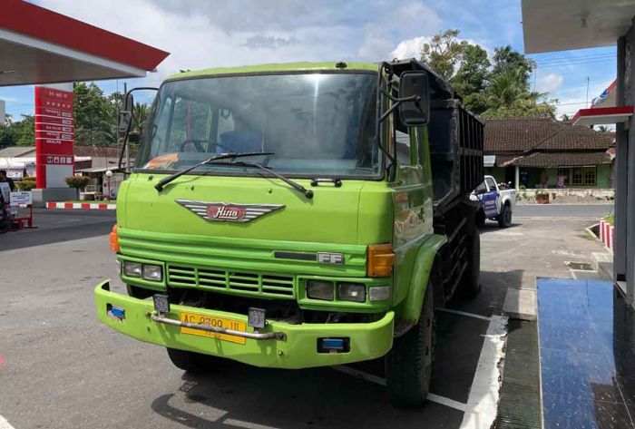 Kurang Konsentrasi, Pengendara Motor di Blitar Tabrak dan Terlindas Dump Truck