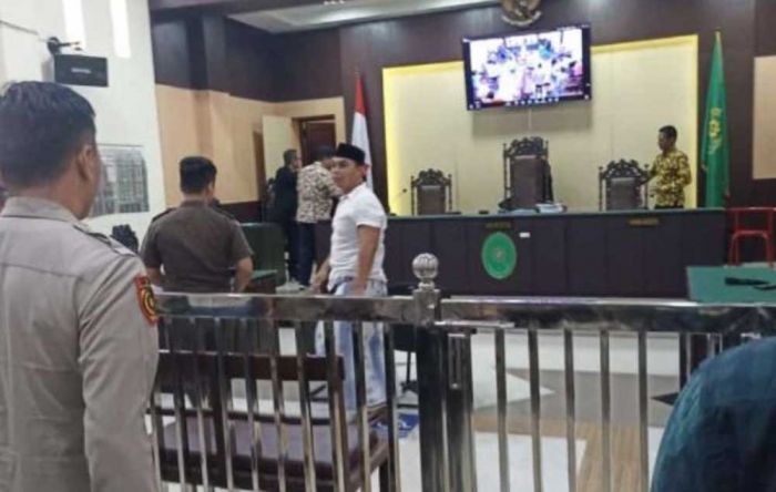 Sidang Vonis Penembakan di Sampang, Ketua Klebun Pantura Sampang tak Terbukti Jadi Aktor Utama Sidang Vonis Penembakan di Sampang, Ketua Klebun Pantura Sampang tak Terbukti Jadi Aktor Utama